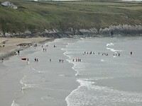 Kinderen krijgen les op Whitesands