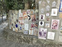 Muur met tegels bij Ermita San Julian