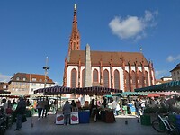 Marktplatz met Marienkapelle