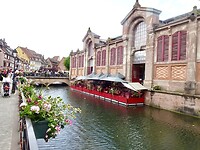 Terras bij de overdekte markt