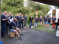 Baskisch mannenkoor zingt op de camping