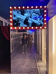 We worden van zaal naar zaal geleid in het museum