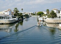 Empuriabrava met bij elk huis een ligplaats voor de boot