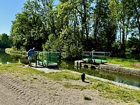 De sluis wordt opengedraaid.