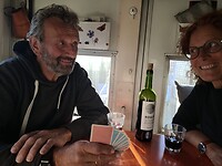 Kaartje leggen  glaasje wijn