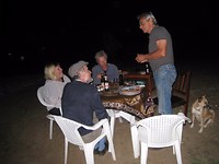 Tim, Claire, Peter en Leopold bij BBQ