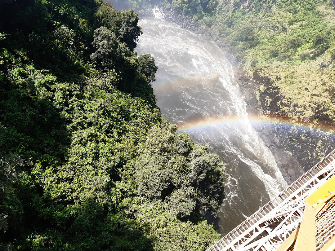 regenboog in Zambezie vanaf brug Zimbabwe