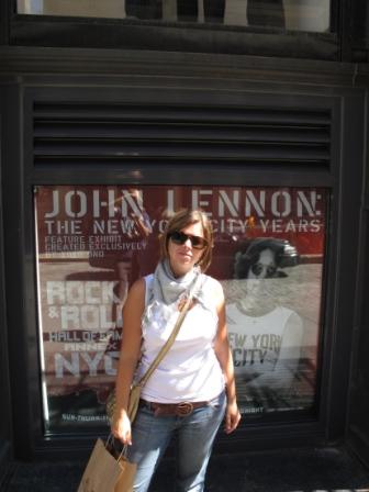 Dora @ Rock & Roll Hall of Fame. Hallo Yoko?