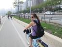 Dora op de Beach Cruiser
