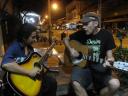 Gitaar spelen in Savannakhet