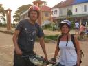 met de brommer in Thakek