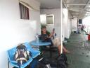 Op de ferry naar Lombok voor dat we zeeziek werden