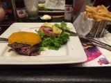 Lekkere burger bij Planet Hollywood
