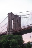 Brooklyn bridge bij avond