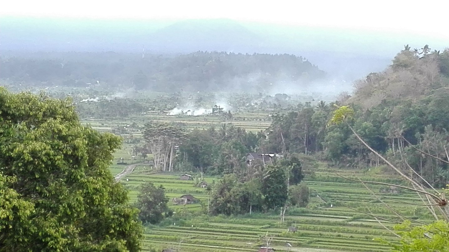 Mount Agung in de wolken
