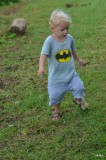 en ik race door het gras