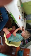 jurre lief spelen met lego die zestiende