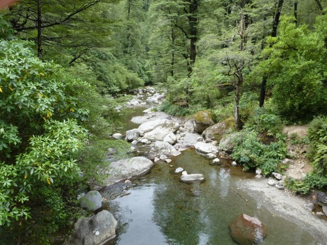 water en stenen