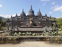 Een mini Borobudur tempel!