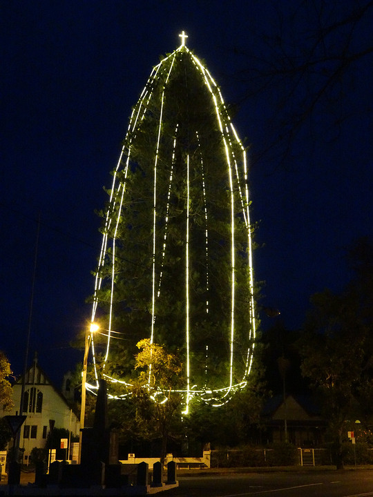 Gemeentelijke kerstversiering in Bellingen