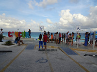 Cancun, Playa Delfines. Er stond de hele middag n rij om n foto te maken