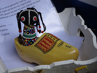 Zuid Afrikaans Zulu-meisje past klomp