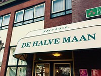 hotel de halve maan