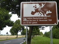 bord bij voormalige grnes bij Mustin
