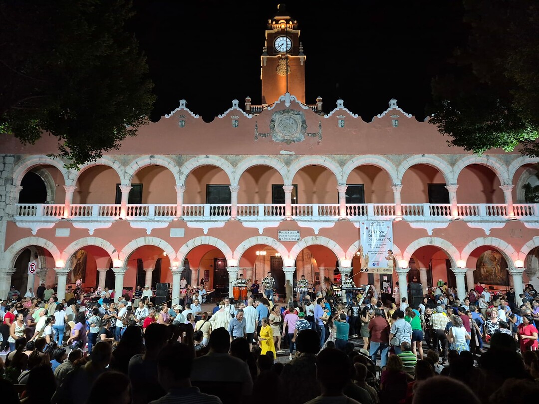 Merida dansende mensen