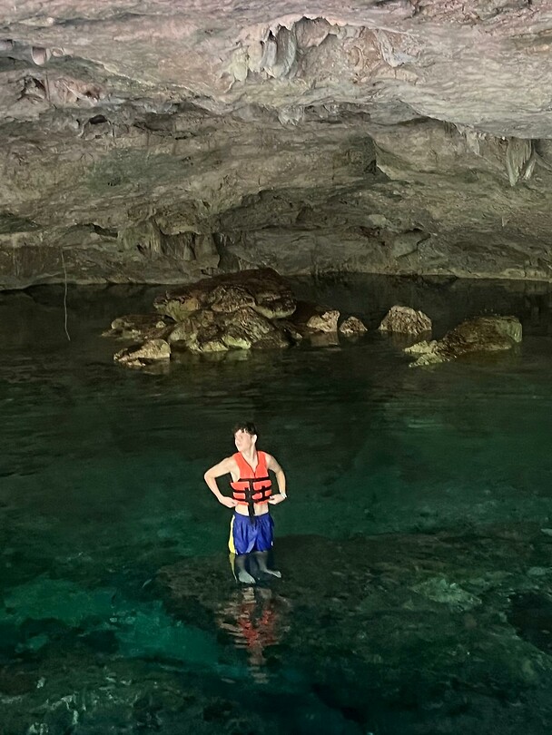 Cenote dos ojos