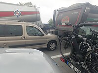 1000047098