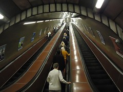 Lange roltrappen in de metro