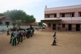 Jongens van Oli Illam op school