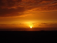 zon zakt in de Tasman Zee