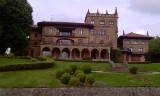 een van de vele villa's langs de kust in Getxo