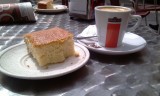 kopje met gratis stukje cake voor € 1,20. waar krijg je dat nog!