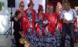 eerst naar de mis, dan in processie en dan volgt er natuurlijk een groot feest
