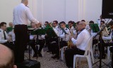 en weer een muziekgroep in de stad