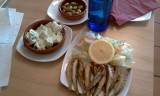 patatas alioli - boquerones (gebakken ansjovis) olijven en water