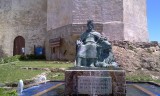 de koning voor zijn kasteel in tarifa
