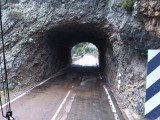 En weer dat tunneltje van max. 3,70 m en wij zijn 3,69 m hoog!!!!