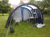 de tent staat!