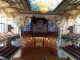 de grote zaal met de prachtige lichtkoepel