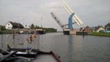 merwedekanaal, er moeten nogal wat bruggen omhoog voor ons