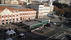 Station Príncipe Pío met winkelcentrum in winterdecor