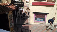 Torremolinos, Calle San Miguel. trapstraatje naar het strand