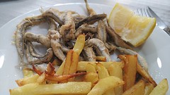 ik kies vandaag voor een menu van de dag met gebakken ansjovis (boquerones)