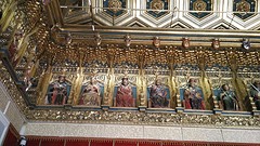 troonzaal met beelden van alle koningen