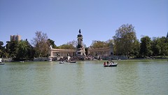 monument in het Retiropark