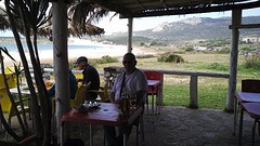 lunchen aan het strand in Bolonia
